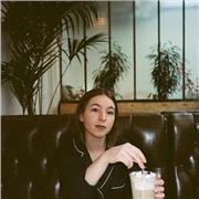 Journaliste donne cours de français et littérature